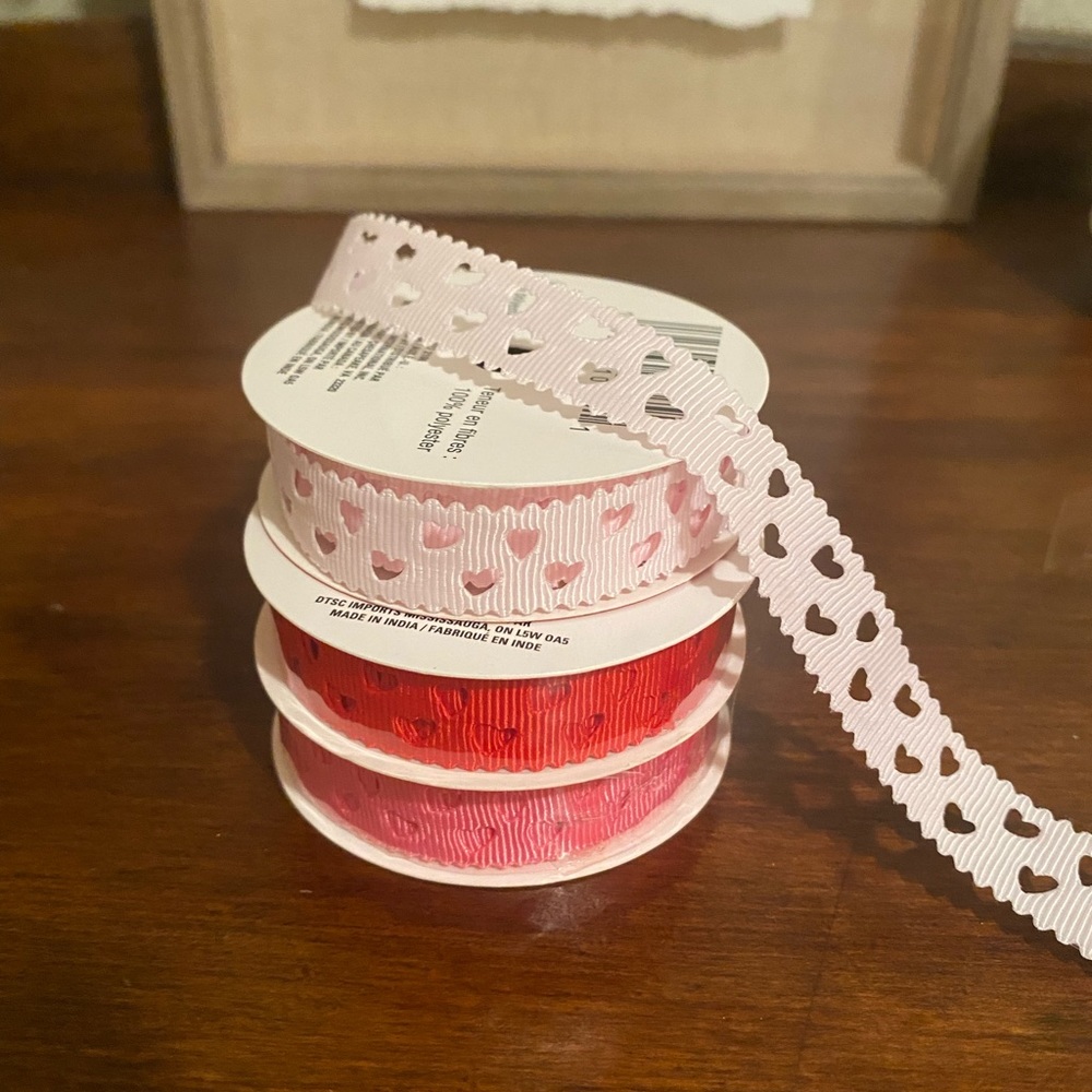 Valentine heart shaped ribbon x3 - NWT